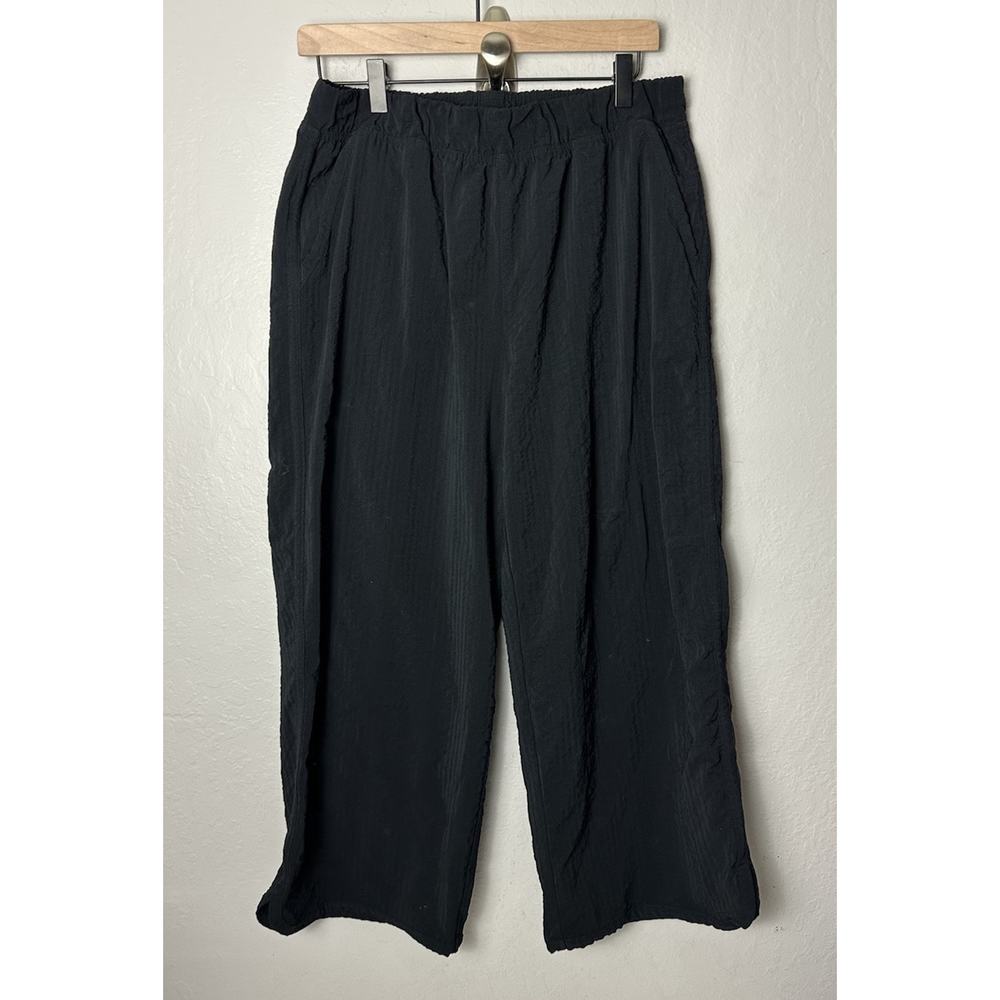 Title Nine Dark Cropped Pants